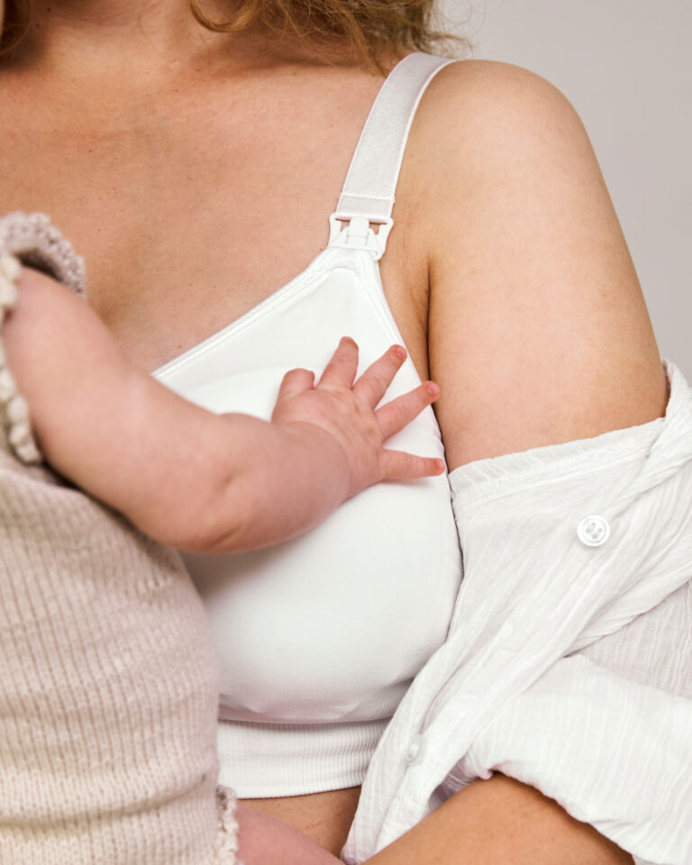 Carriwell modrček za nosečnice in dojenje podložen bel