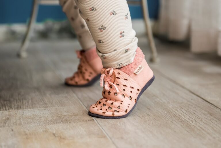 Mehki otroški čevlji Baobaby, Dots roza