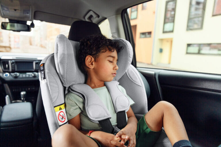 Kako pravilno vezati dijete i kako prilagoditi autosjedalicu djetetu