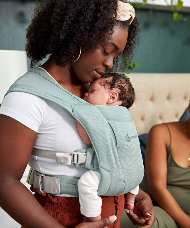 Ergobaby Embrace Soft Air Mesh nosilec, Sage - Image 9