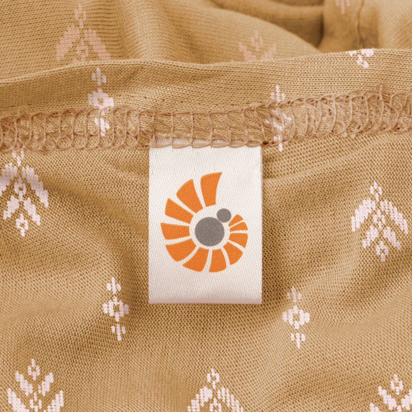 Ergobaby Aura marama Sustainable Knit - Camel Harvest - Slika 3
