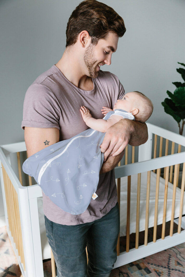 Spalna vreča Ergobaby Classic, srednje težka (TOG 1.0), papirnata letala