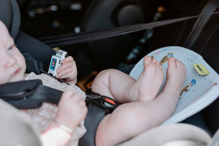 Kako smanjiti znojenje djece u automobilu i u kolicima?