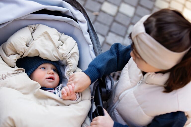 Najbolji materijali za zimsku vreću za kolica: vuna, paperje ili sintetika?