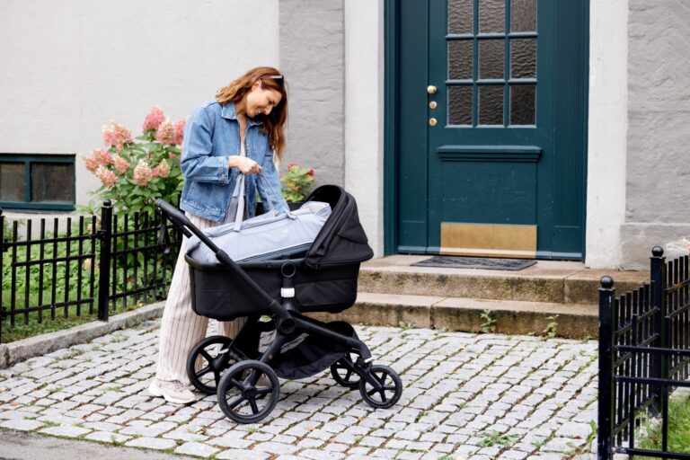 Mekana prijenosna košara za novorođenče i praktična podloga: Zašto mame vole Voksi Carry Me