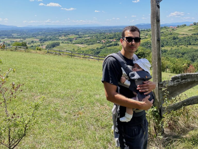 Tata kao podrška i partner: Snaga zajedničke pripreme za roditeljstvo kroz NajNaj školu